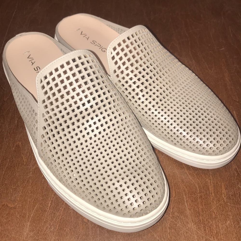 Size 7 Via Spiga sandals
